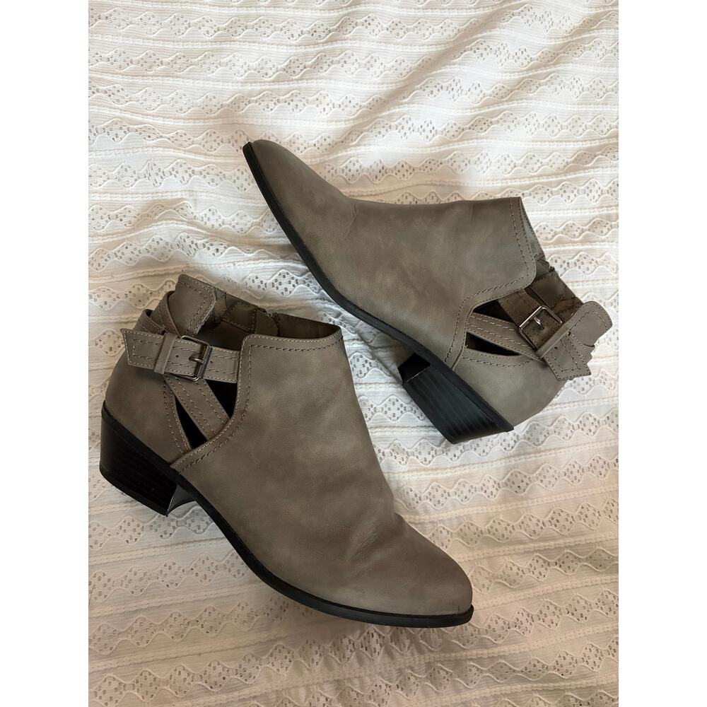 Torrid Gray Ankle Booties Buckle Side Zip Block Heel Wide Width Size 10.5 WW - Picture 4 of 9